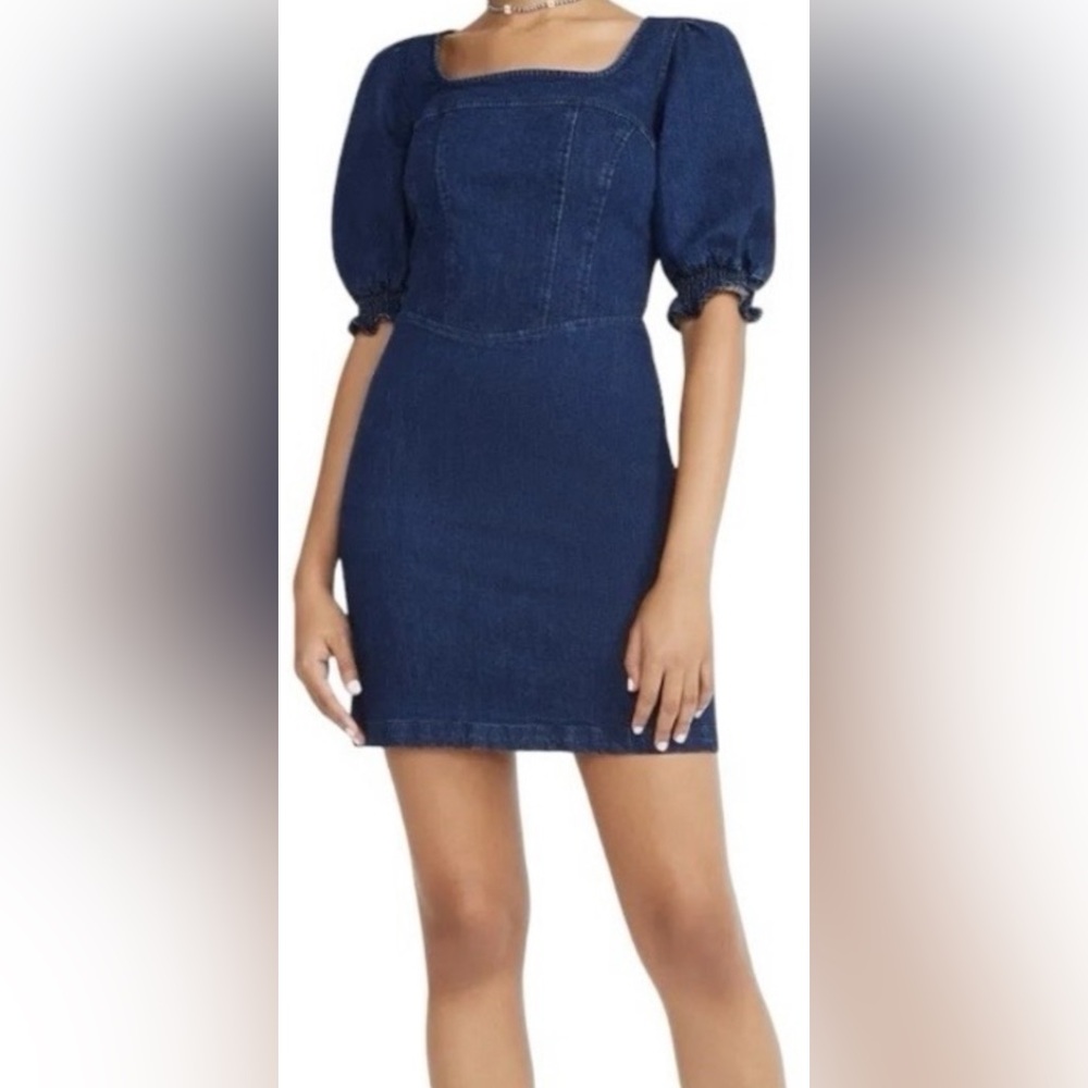 BETSEY JOHNSON CORSETED DENIM MINI DRESS WITH SMOCKED SLEEVES. SIZE 4